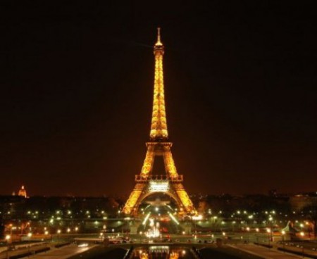 De eiffeltoren in de nacht